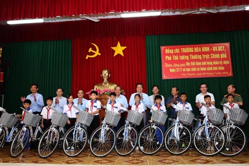 Tích cực tham gia việc chăm sóc thương binh, gia đình liệt sĩ, người có công - ảnh 2